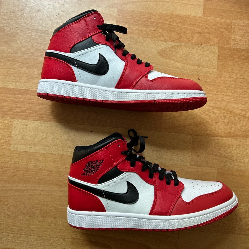 Jordan 1 Mid Chicago Custom